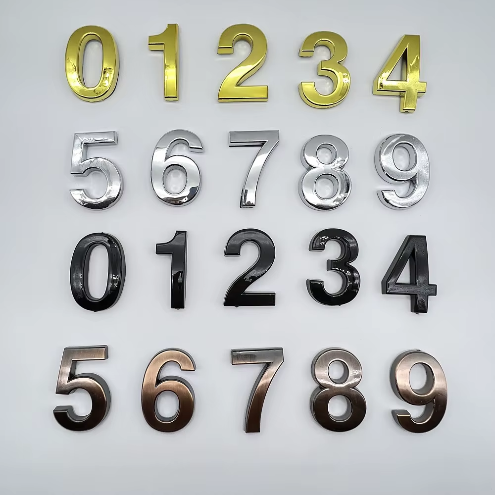 מספרי בית אוניברסליים עבור דלת במספר צבעים