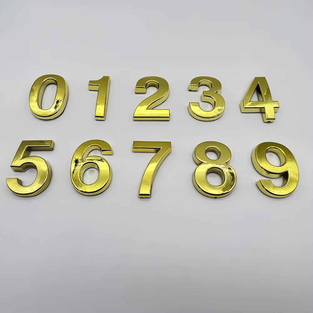 מספרי בית אוניברסליים עבור דלת במספר צבעים