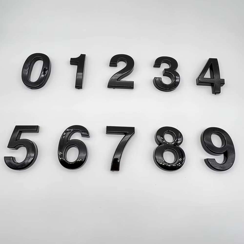 מספרי בית אוניברסליים עבור דלת במספר צבעים