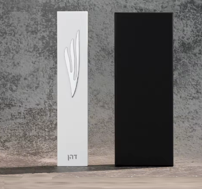 בית מזוזה לבן בעיצוב שחור/כסוף