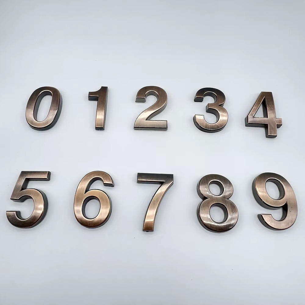 מספרי בית אוניברסליים עבור דלת במספר צבעים