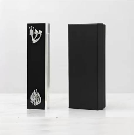 בית מזוזה מעוצב עם להבה